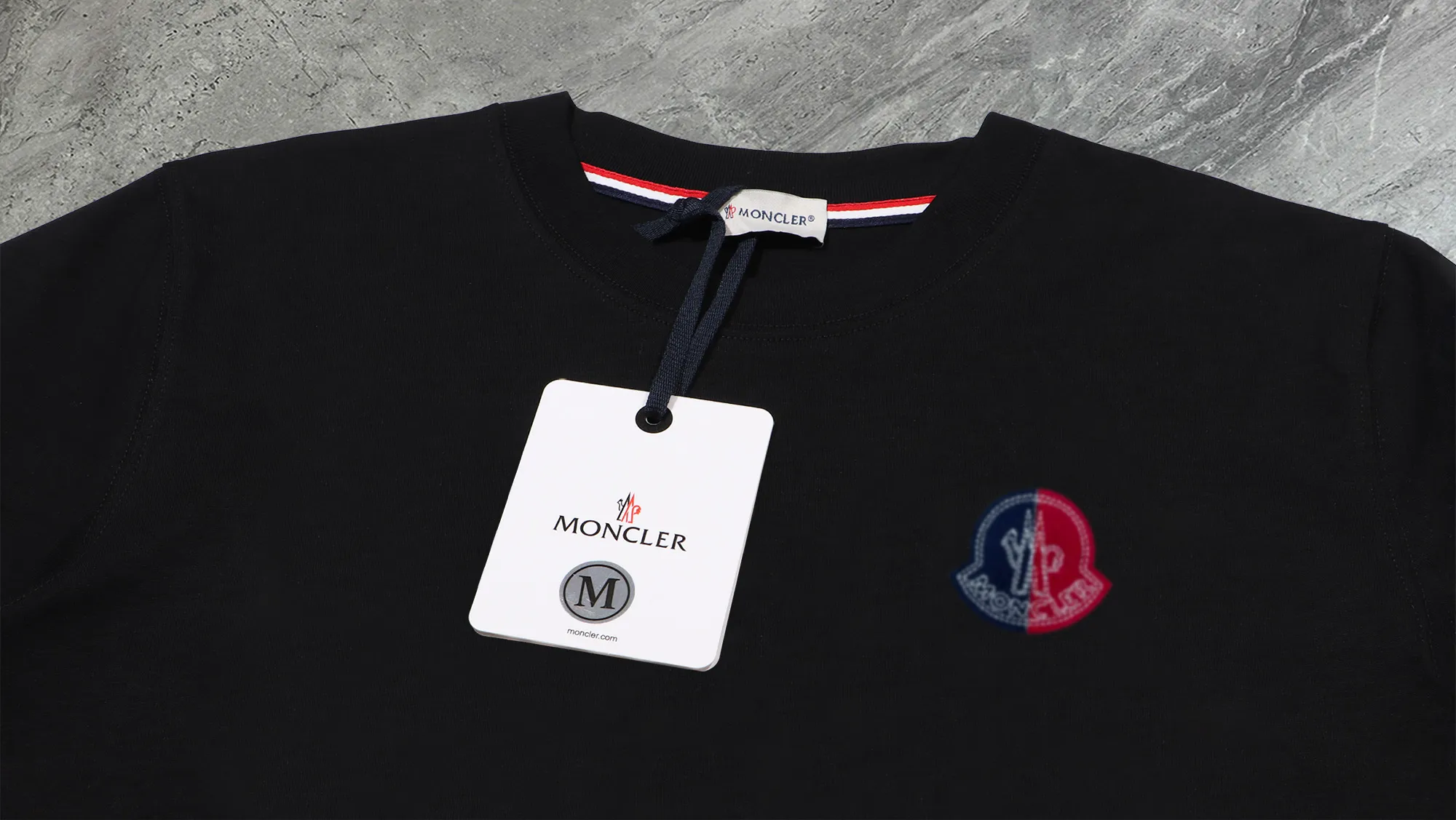 《 》 《Moncler~ 》2025New Arrival Quality T , Versatile Quality ！ ‼ 32 250G ‼ ， ， ， ， T 🤪 Sizes：S-M-L-XL-2XL ：Black，White， Same Style